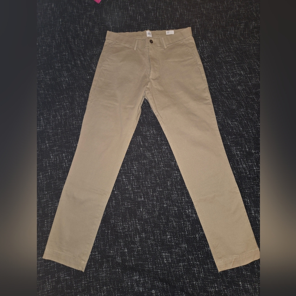 Gap Slim Kahki pants